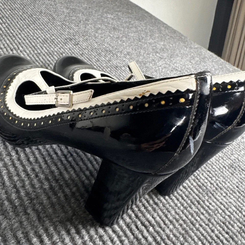 ALDO 40 Black White Patent T Strap Mary Jane Pumps Y2K Mod Spectator Heels